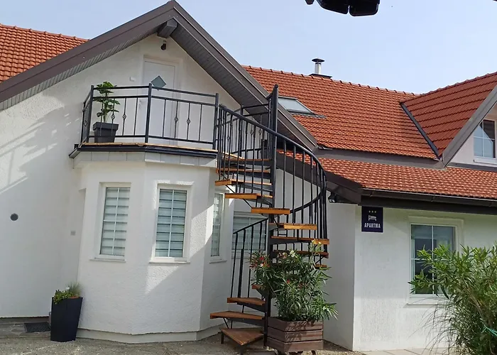 Apartma Spela, Zara